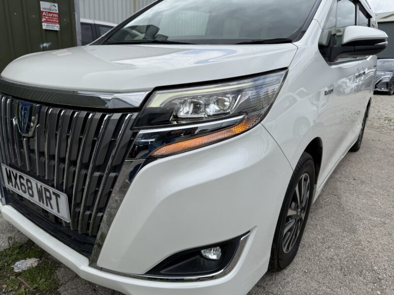 MX67 RXT HYBRID TOYOTA ESQUIRE 1.8 7 SEATS UBER XL