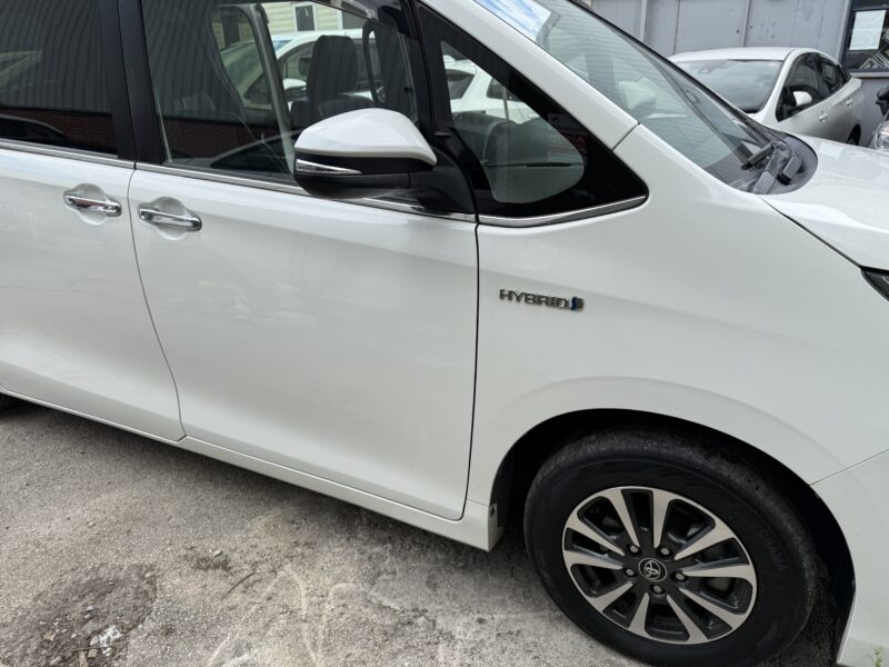MX67 RXT HYBRID TOYOTA ESQUIRE 1.8 7 SEATS UBER XL