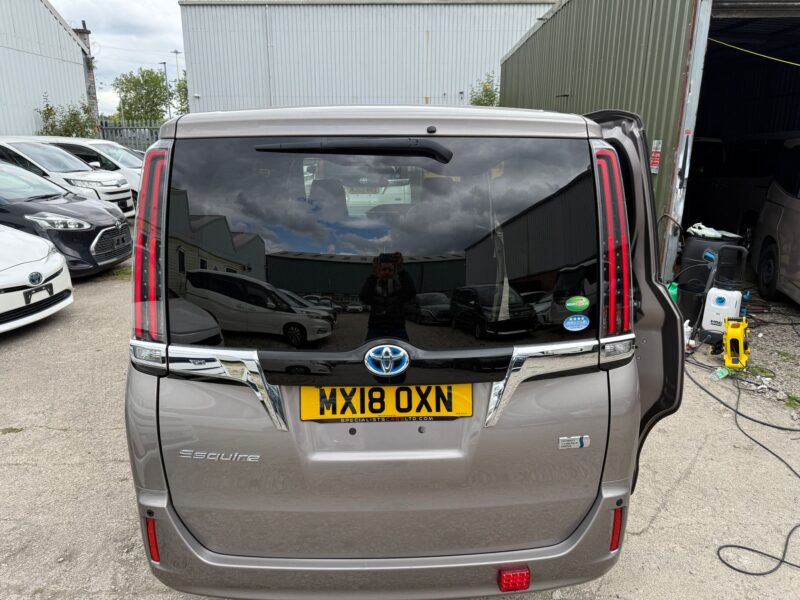 2018 Toyota Esquire 1.8 Hybrid 7 Seater – Facelift Model – Manchester