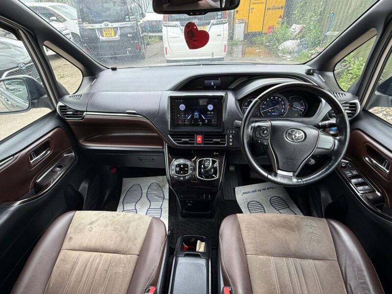 2018 Toyota Esquire 1.8 Hybrid 7 Seater – Facelift Model – Manchester