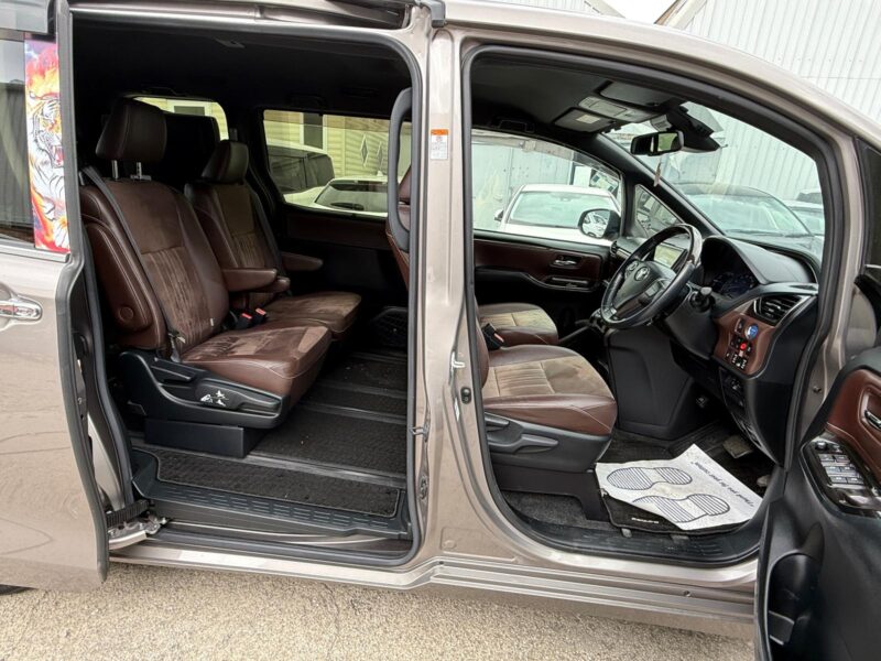 2018 Toyota Esquire 1.8 Hybrid 7 Seater – Facelift Model – Manchester