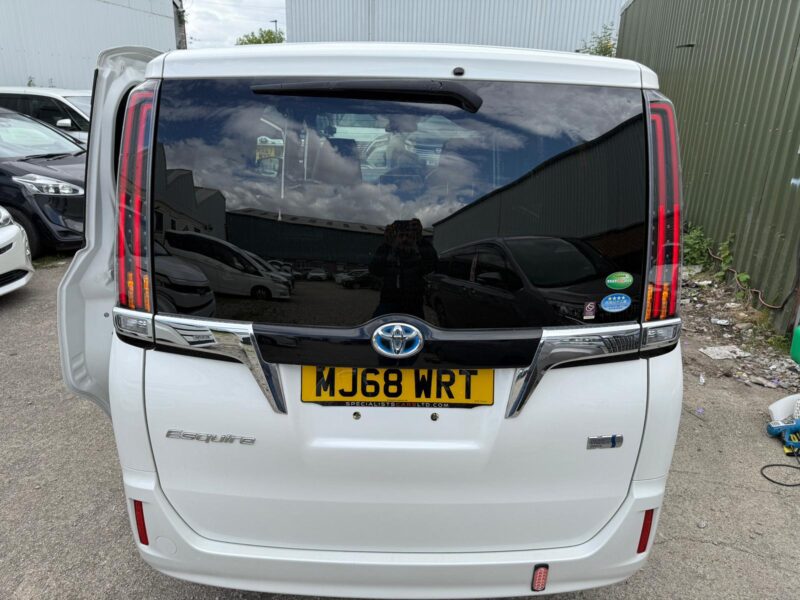 2018 Toyota Esquire Hybrid 7 Seater Automatic – Luxury Family MPV – Manchester