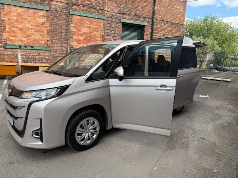 2022 Toyota Noah New Shape ZWR80 Auto 1.8 Hybrid – ULEZ Free – Euro 6