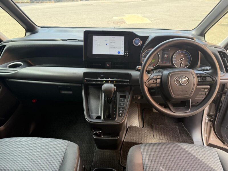 2022 Toyota Noah New Shape ZWR80 Auto 1.8 Hybrid – ULEZ Free – Euro 6