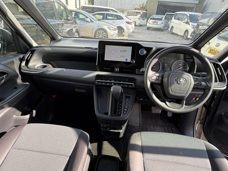 2023 Toyota Noah 1.8 Hybrid Automatic – 8 Seater | ULEZ Compliant | Manchester Used Hybrid Car