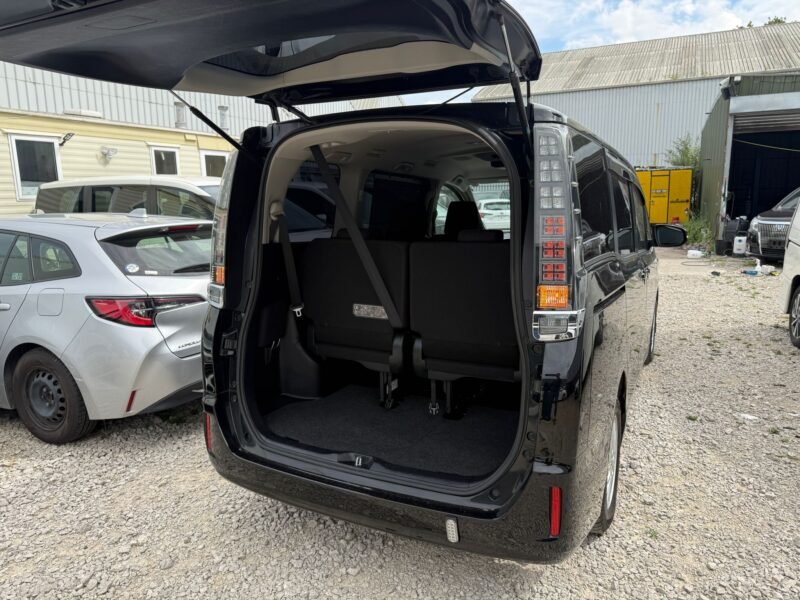2017 Toyota Voxy 1.8 Hybrid – ULEZ Free | Euro 6 | 7 Seater MPV for Sale in Manchester