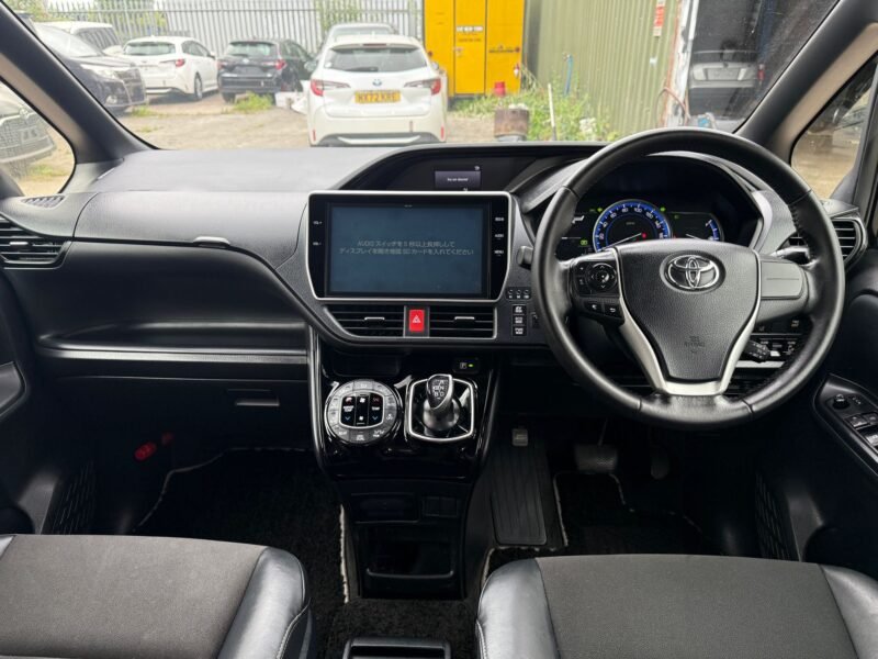 2017 Toyota Noah Hybrid 1.8 Hybrid for Sale in Manchester | ULEZ Free | Automatic