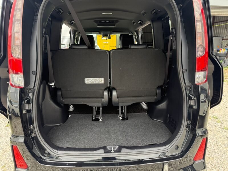 2017 Toyota Noah Hybrid 1.8 Hybrid for Sale in Manchester | ULEZ Free | Automatic