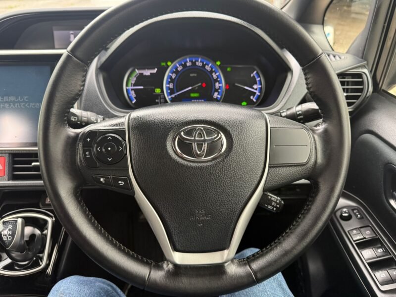 2017 Toyota Noah Hybrid 1.8 Hybrid for Sale in Manchester | ULEZ Free | Automatic
