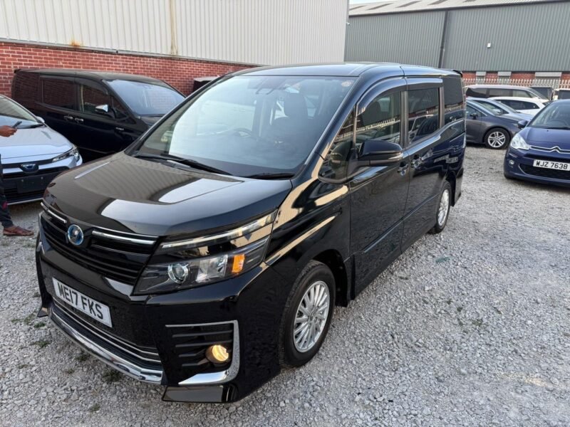 2017 Toyota Voxy 1.8 Hybrid for Sale in Manchester | ULEZ Free | Automatic | Low Mileage