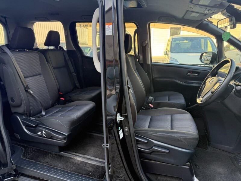 2017 Toyota Voxy 1.8 Hybrid for Sale in Manchester | ULEZ Free | Automatic | Low Mileage