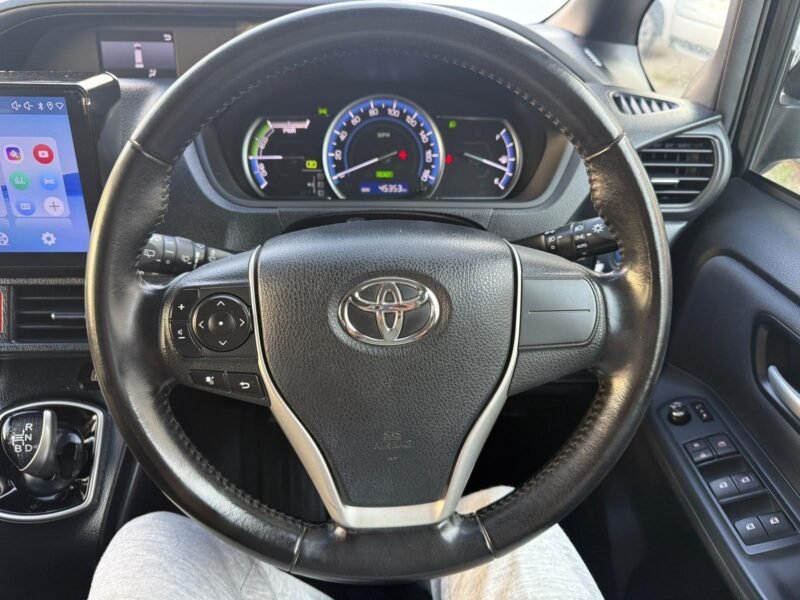 2017 Toyota Voxy 1.8 Hybrid for Sale in Manchester | ULEZ Free | Automatic | Low Mileage