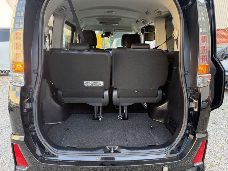 2017 Toyota Voxy 1.8 Hybrid for Sale in Manchester | ULEZ Free | Automatic | Low Mileage