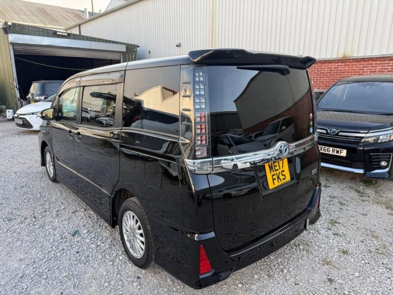 2017 Toyota Voxy 1.8 Hybrid for Sale in Manchester | ULEZ Free | Automatic | Low Mileage