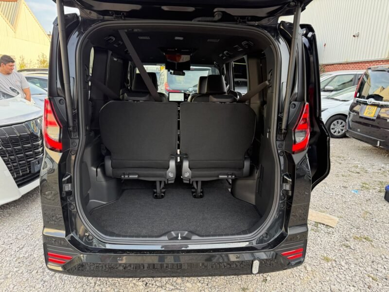 2024 Toyota Noah 1.8 Hybrid – ULEZ Free & Euro 6 | Manchester, UK
