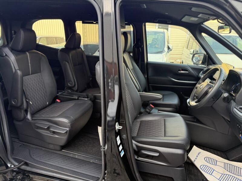 2024 Toyota Noah 1.8 Hybrid – ULEZ Free & Euro 6 | Manchester, UK