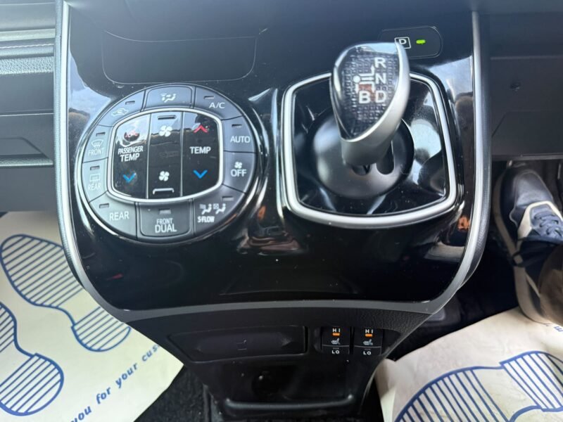 2017 Toyota Esquire 1.8 Hybrid – Used Hybrid Car in Manchester UK