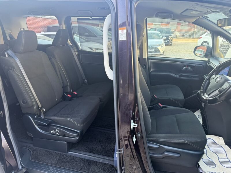 2017 Toyota Esquire 1.8 Hybrid – Used Hybrid Car in Manchester UK