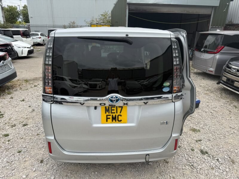 2017 Toyota Voxy 1.8 Hybrid for Sale in Manchester – ULEZ Free & Euro 6