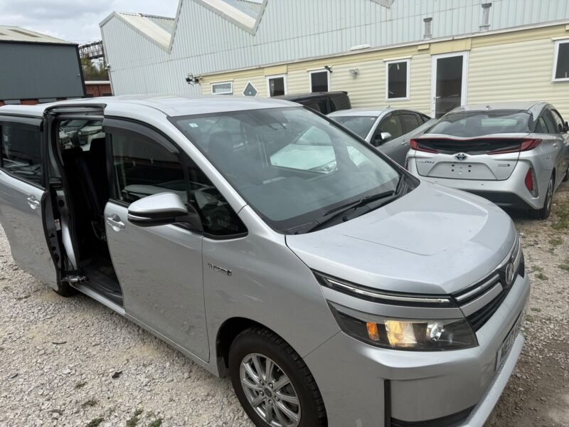 2017 Toyota Voxy 1.8 Hybrid for Sale in Manchester – ULEZ Free & Euro 6