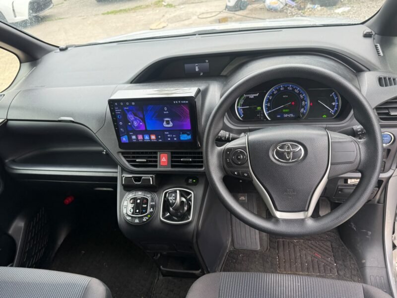 2017 Toyota Voxy 1.8 Hybrid for Sale in Manchester – ULEZ Free & Euro 6