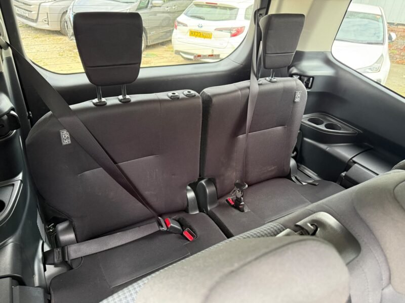 2022 Toyota Noah 1.8 Hybrid for Sale in Manchester, UK – ULEZ Free & Euro 6