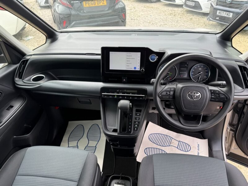 2022 Toyota Noah 1.8 Hybrid for Sale in Manchester, UK – ULEZ Free & Euro 6