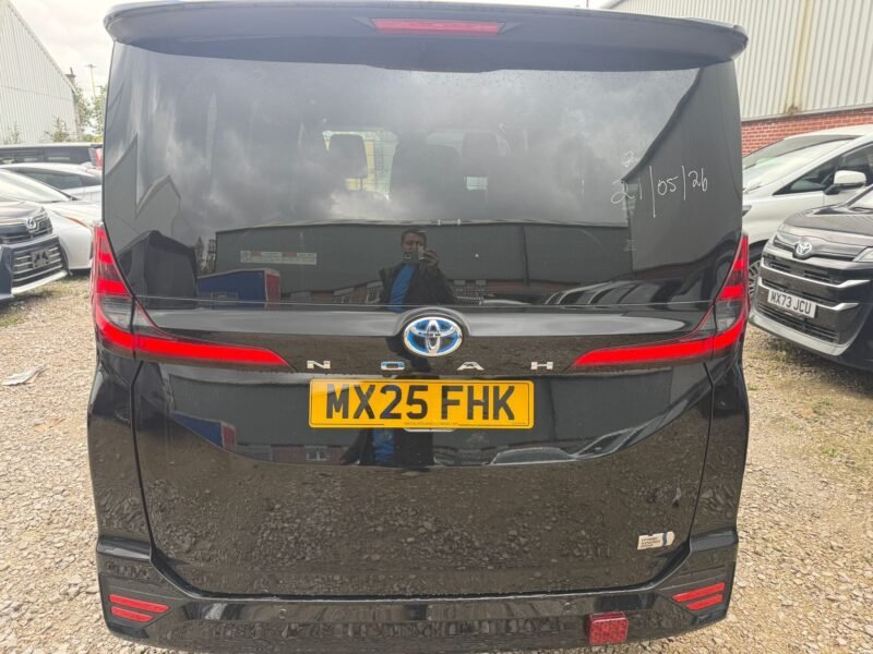 2025 Toyota Noah 1.8 Hybrid – ULEZ Free | Euro 6 | 8,833 Miles | Manchester, United Kingdom