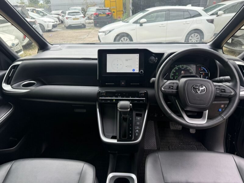 2025 Toyota Noah 1.8 Hybrid – ULEZ Free | Euro 6 | 8,833 Miles | Manchester, United Kingdom