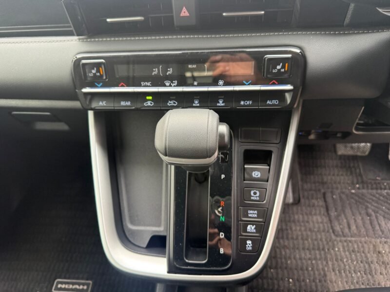 2025 Toyota Noah 1.8 Hybrid – ULEZ Free | Euro 6 | 8,833 Miles | Manchester, United Kingdom