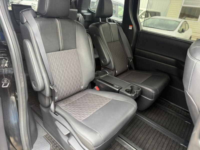 2025 Toyota Noah 1.8 Hybrid – ULEZ Free | Euro 6 | 8,833 Miles | Manchester, United Kingdom