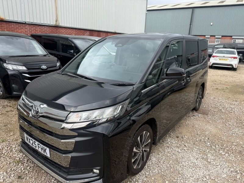 2025 Toyota Noah 1.8 Hybrid – ULEZ Free | Euro 6 | 8,833 Miles | Manchester, United Kingdom