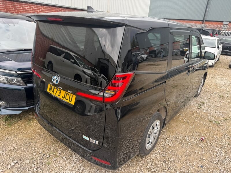 2023 Toyota Noah 1.8 Hybrid – ULEZ Free | Euro 6 | 37,334 Miles | Manchester, UK