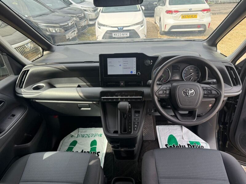 2023 Toyota Noah 1.8 Hybrid – ULEZ Free | Euro 6 | 37,334 Miles | Manchester, UK