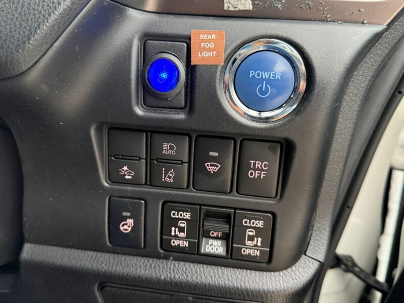2021 Toyota Esquire 1.8 Hybrid Facelift – Used Hybrid MPV in Manchester UK