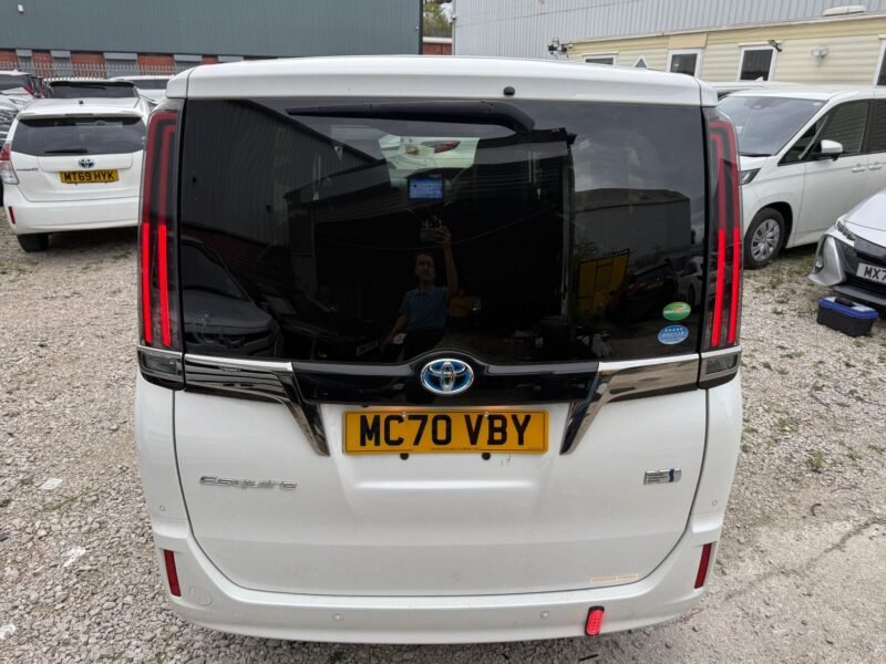 2021 Toyota Esquire 1.8 Hybrid Facelift – Used Hybrid MPV in Manchester UK