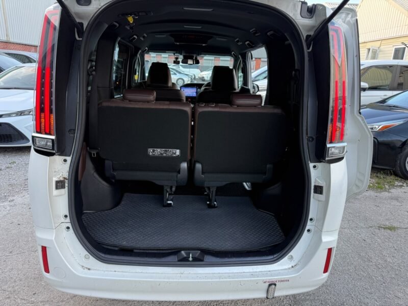 2018 Toyota Esquire 1.8 Hybrid – Used Hybrid Car in Manchester UK