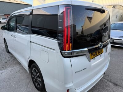 2018 Toyota Esquire 1.8 Hybrid – Used Hybrid Car in Manchester UK