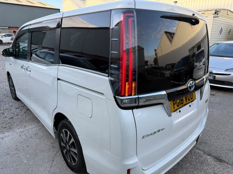 2018 Toyota Esquire 1.8 Hybrid – Used Hybrid Car in Manchester UK