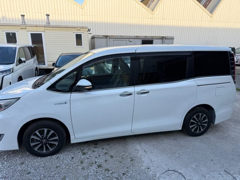2018 Toyota Esquire 1.8 Hybrid – Used Hybrid Car in Manchester UK