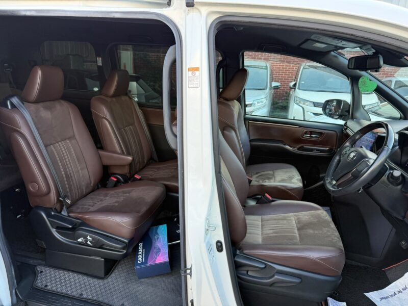 2018 Toyota Esquire 1.8 Hybrid – Used Hybrid Car in Manchester UK