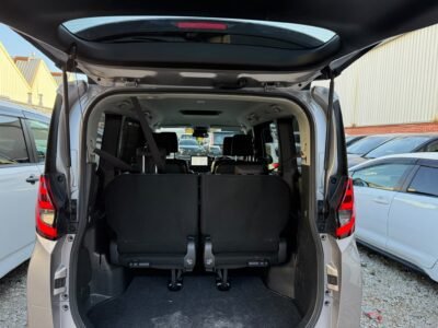 2022 Toyota Noah 1.8 7 SEATS MPV Hybrid UBER XL
