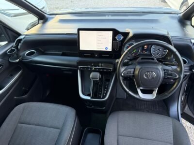 2022 Toyota Noah 1.8 7 SEATS MPV Hybrid UBER XL
