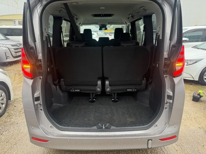 2022 Toyota Noah 1.8 Hybrid – ULEZ Free 7 Seater Family MPV UK