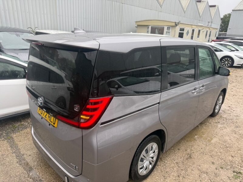 2022 Toyota Noah 1.8 Hybrid – ULEZ Free 7 Seater Family MPV UK
