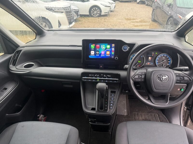 2022 Toyota Noah 1.8 Hybrid – ULEZ Free 7 Seater Family MPV UK