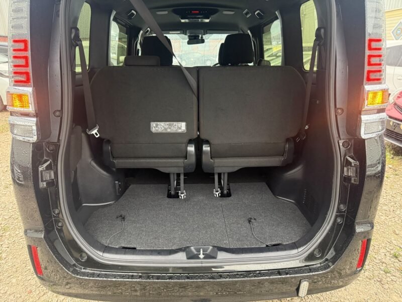 2020 Toyota Voxy Hybrid – Spacious 7 Seater Hybrid Car in Manchester