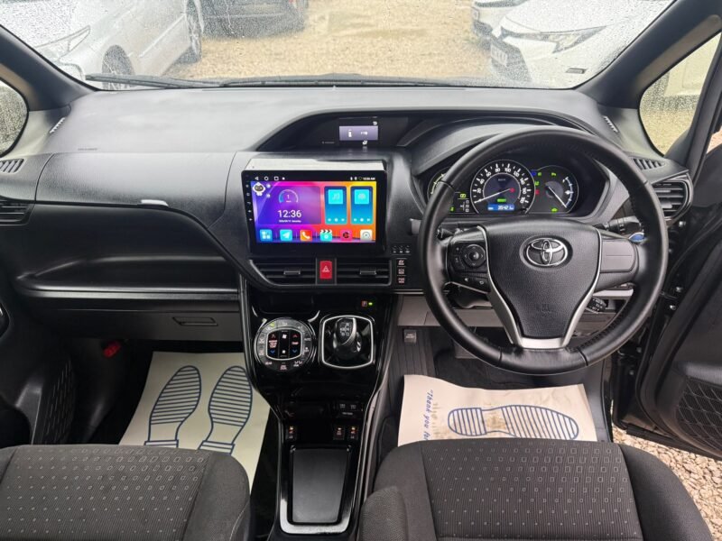 2020 Toyota Voxy Hybrid – Spacious 7 Seater Hybrid Car in Manchester