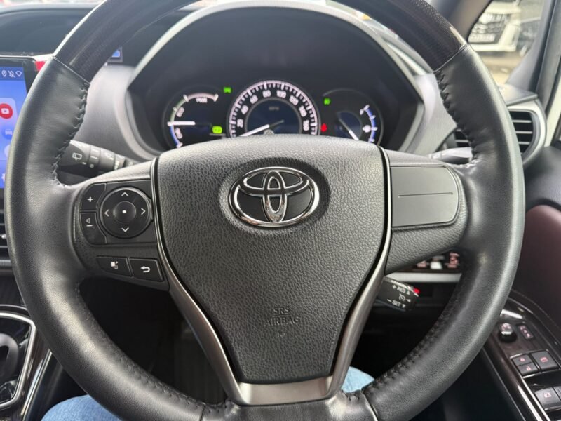 2018 Toyota Esquire 1.8 Hybrid – Used Hybrid MPV in Manchester UK