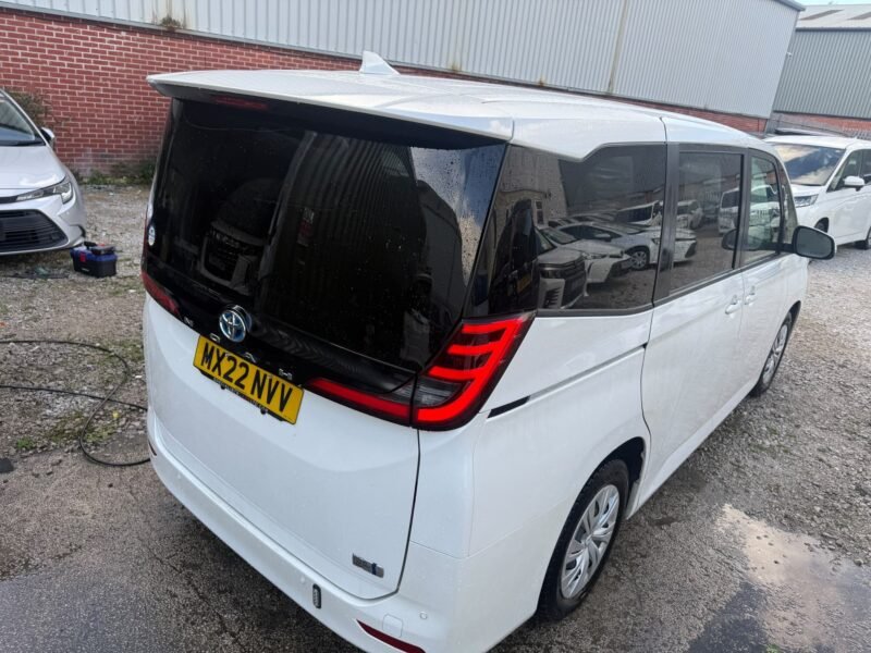 2022 Toyota Noah 1.8 Hybrid – Used Hybrid MPV in Manchester UK